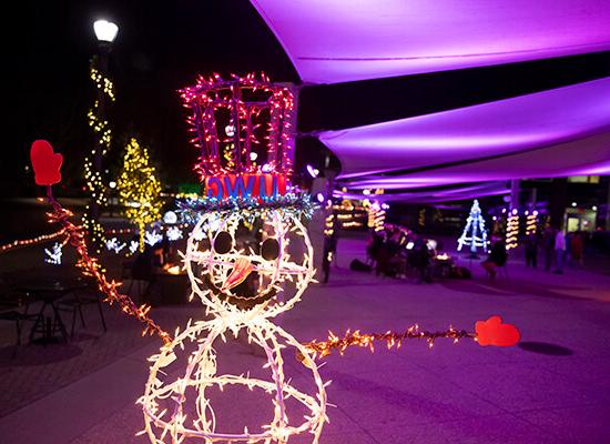 博彩平台推荐 snowman light sculpture